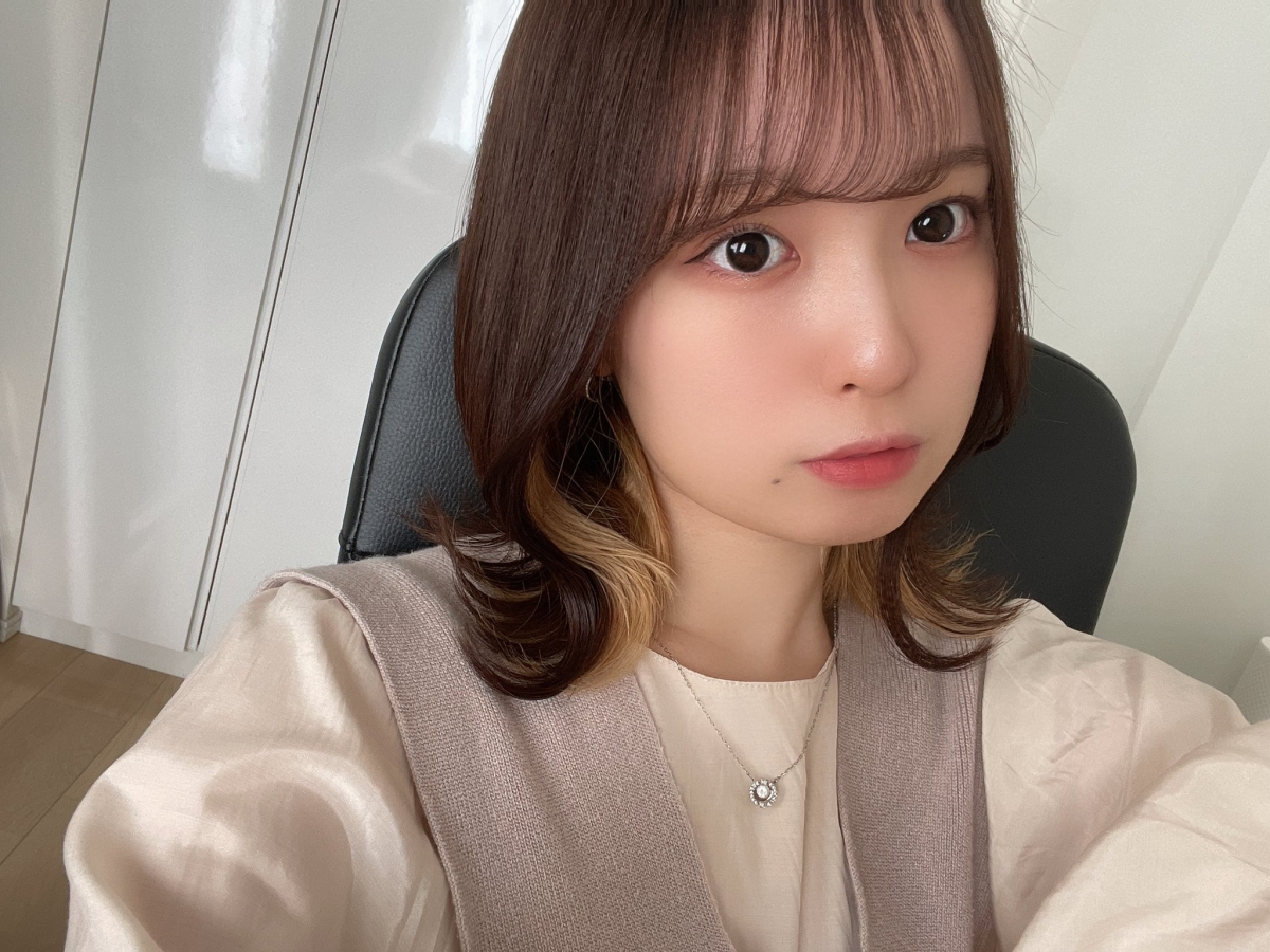Casual Day with Miyu Hoshino: A Selfie Moment