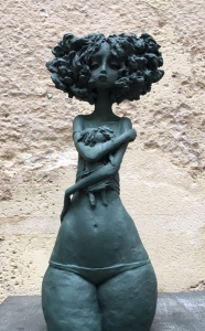 Expressive Female Sculpture: A Masterpiece in Bronze or Ceramic
