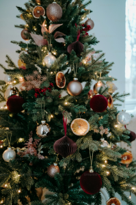 Festive Challenge: Christmas Jigsaw Puzzles Featuring Decorated Trees