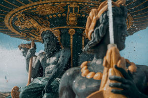 Masterful Focus Photography of a Classical Concrete Statue