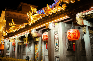 Shantou's Illuminated Traditional Temple: A Nighttime Symphony of Color and Culture