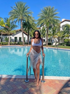 Sunny Delight at the Fontainebleau Las Vegas Pool