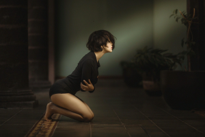 The Enigma of a Woman Kneeling in Solitude: A Puzzle Idea Unfolding